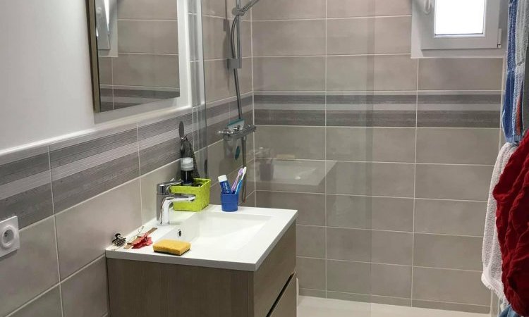 salle de bain moderne sur mesure clé en main à Agde